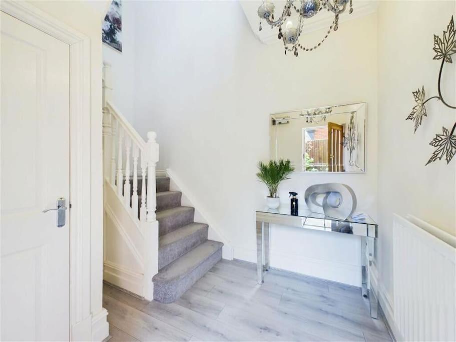 Upmarket Apartment In Ormskirk Extérieur photo